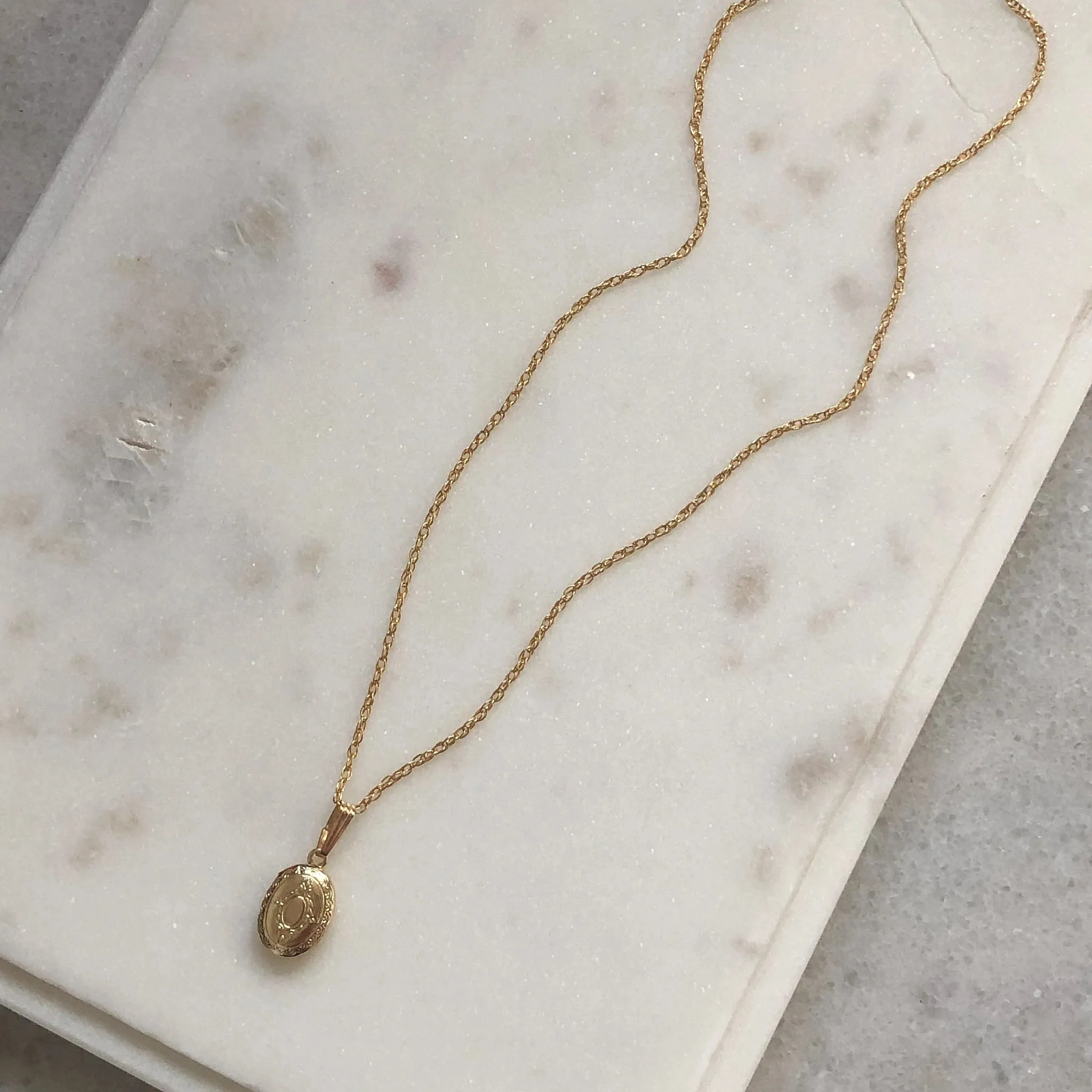 Elaine Locket Necklace Mogano