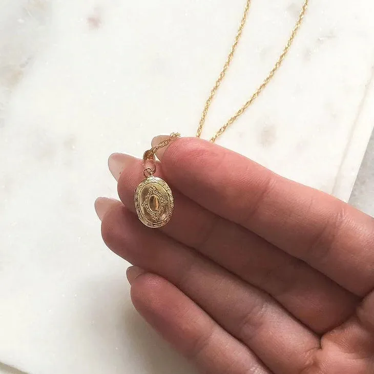 Elaine Locket Necklace Mogano