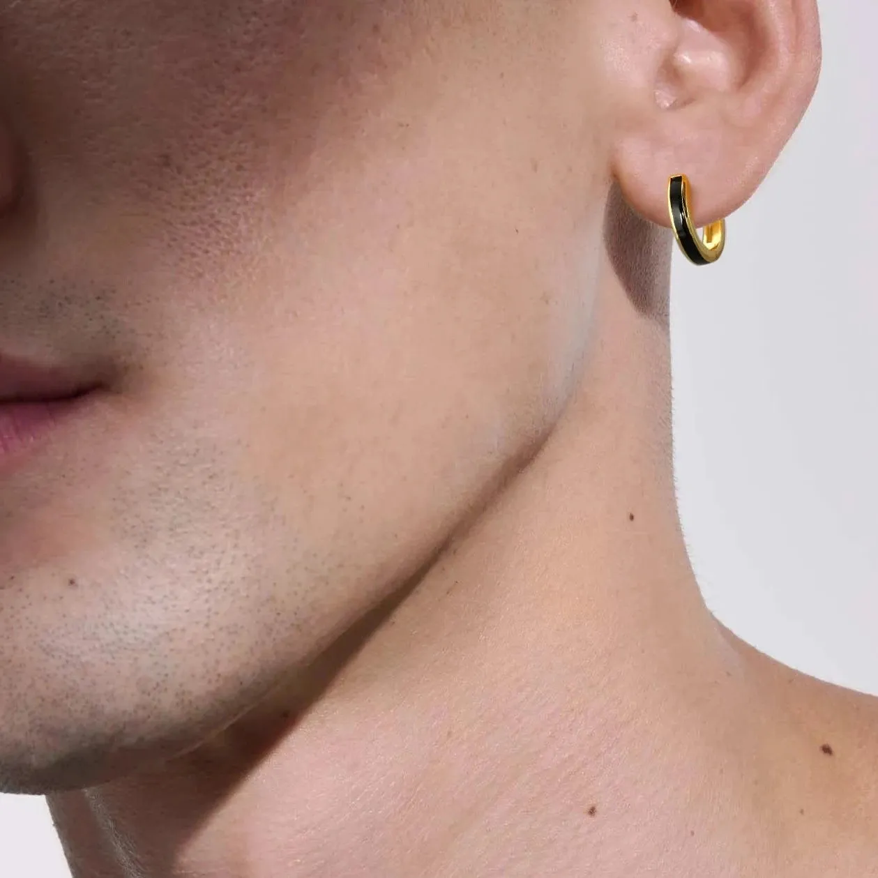 S925 Silver Sleek Black Hoop Earrings in 14K Gold - 15mm